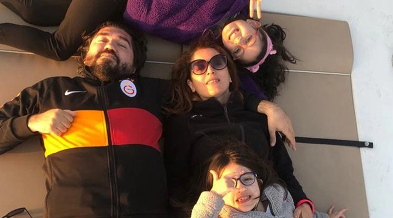Nagehan Alçı ve Rasim Ozan Kütahyalı, boşandıklarına dair iddiayı yalanladı
