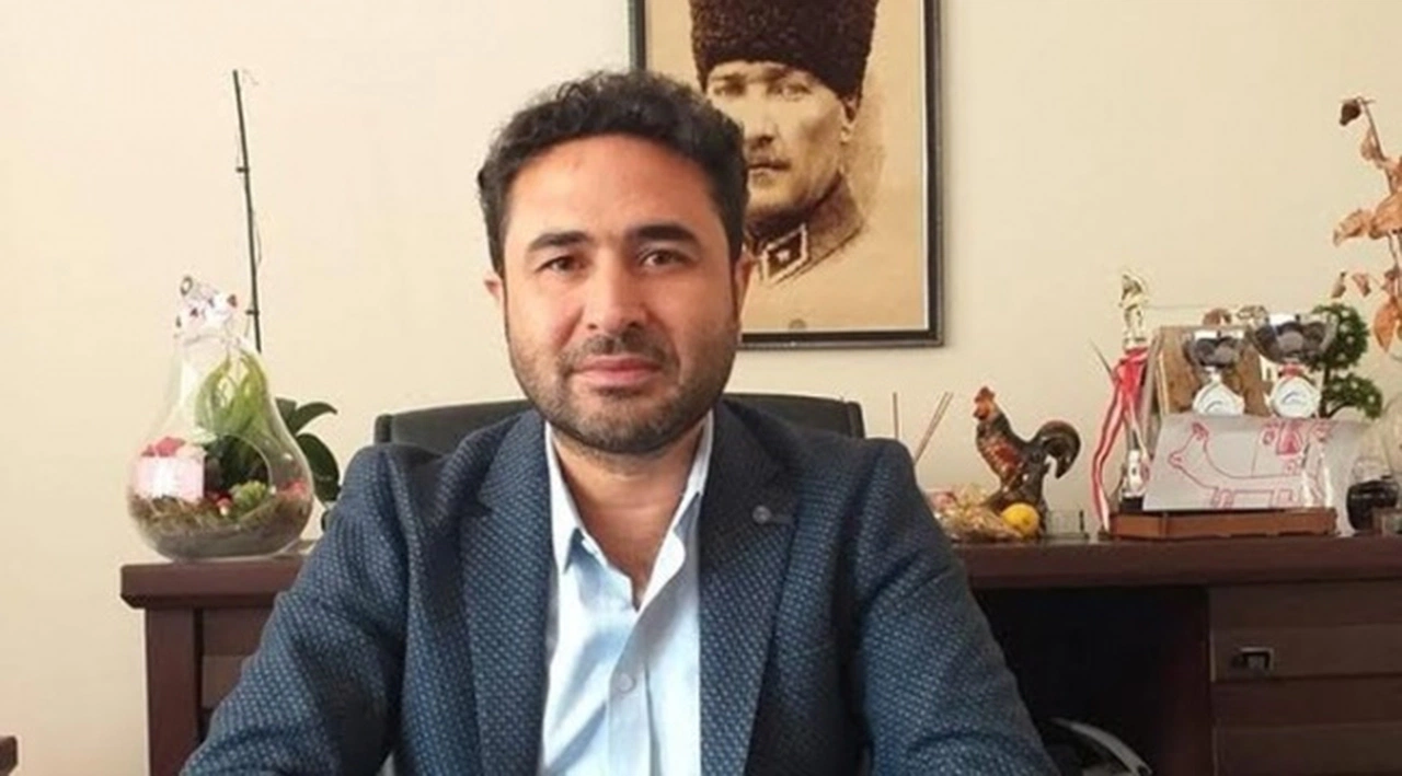 Nutuk'u yasaklayan ilçe müdürü öğretmen olarak atandı