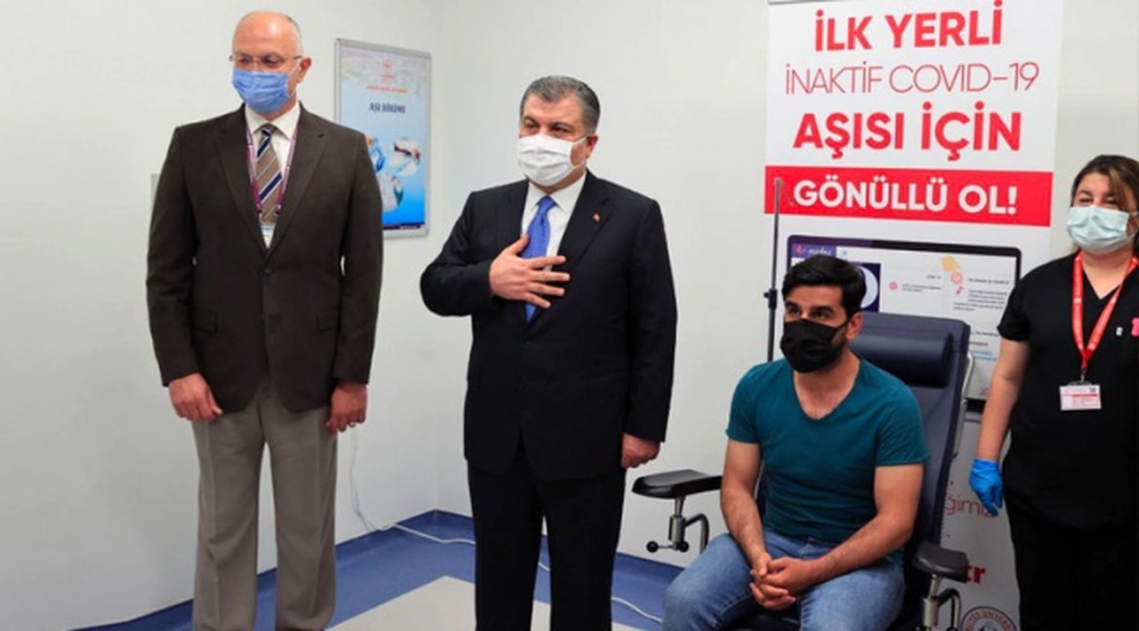 Sağlık Bakanı: Turkovac’ın 3. faz çalışmalarında ilk doz uygulandı