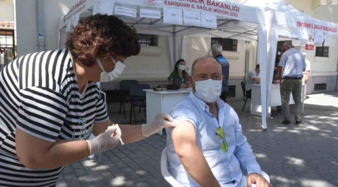 Eskişehir İl Sağlık Müdürü Bilge: Aşı olmayanlar yeni varyant oluşturabilir