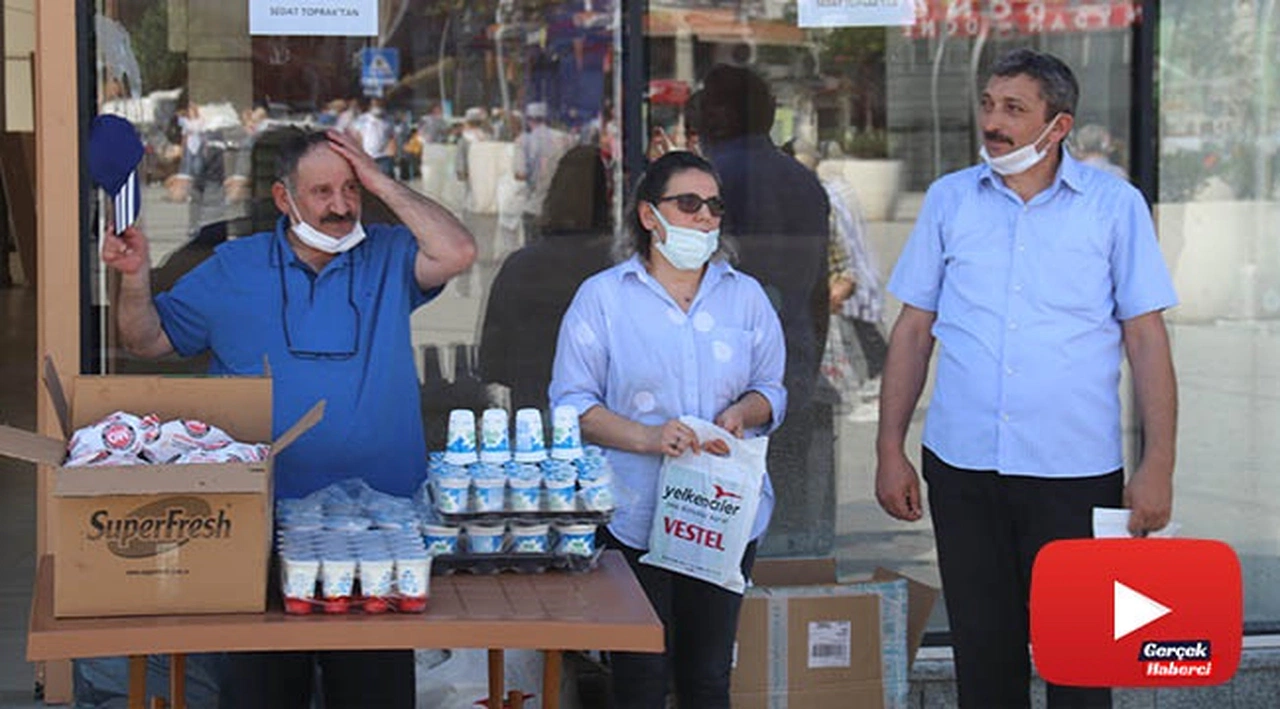 Profesör kazandığı tazminat davasıyla Rize’de ekmek arası döner dağıttırdı