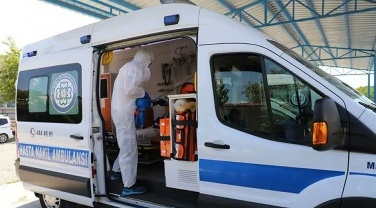 Sağlık Bakanı Koca, ambulanslardaki 3 bin 552 sağlık personelinin koronavirüse yakalandığını söyledi