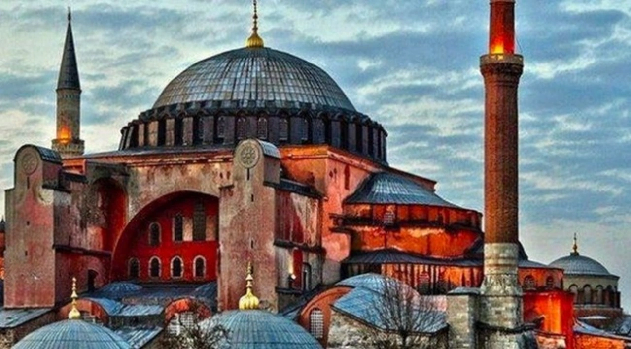 UNESCO Türkiye’ye süre verdi: Ayasofya ve Kariye’ye ilişkin rapor istedi