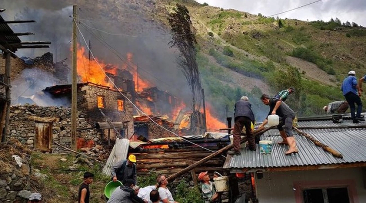 Şimdi de Karadeniz'de yangın: Tahliye başladı
