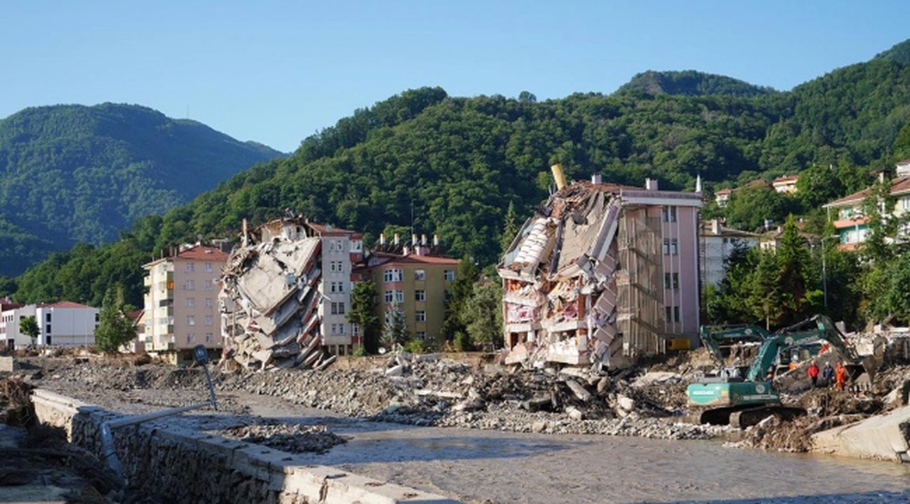 Bozkurt'ta çöken Ölçer Apartmanı'nın müteahhidinin mal varlığına tedbir kararı konuldu