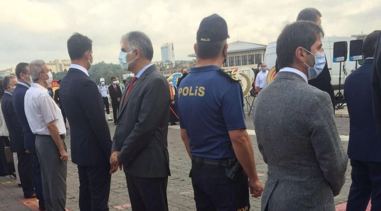 CHP Kadıköy İlçe Başkanı, Erdoğan'ın mesajı okunurken arkasını döndü