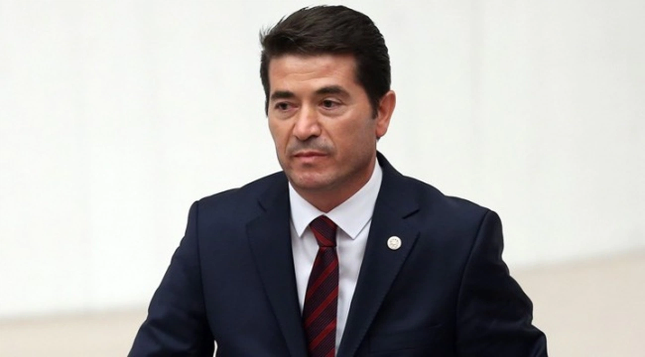CHP’li Kaya: Trabzon’da çatlayan pistin bakım işleri, ihalesiz şekilde yandaş firmaya verildi