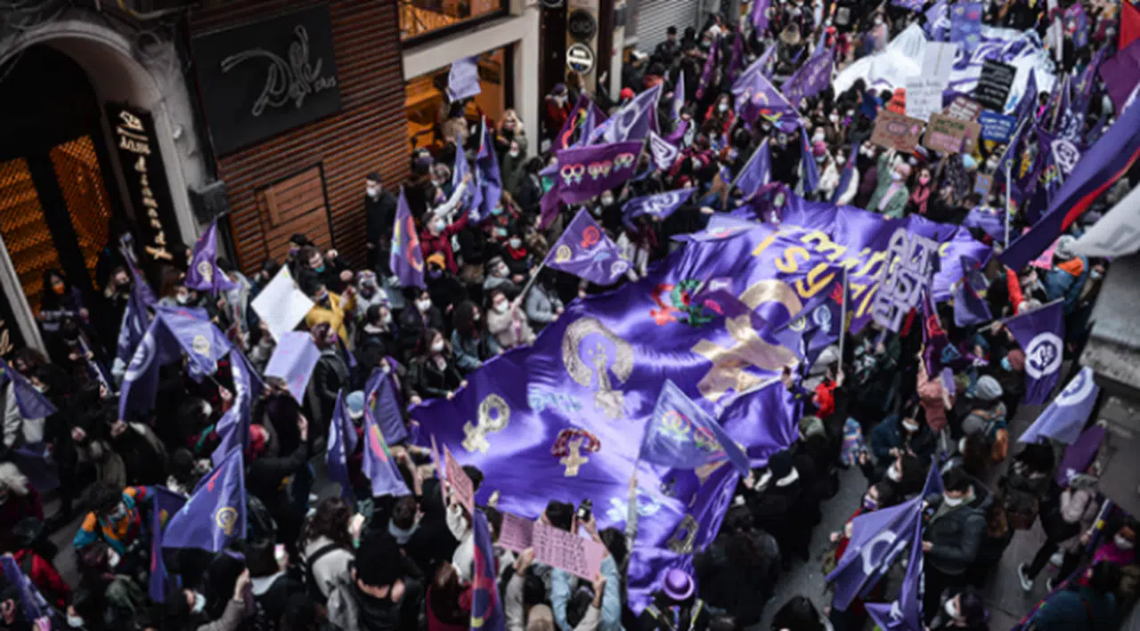 “Feminist Gece Yürüyüşü” soruşturması: 17 kadının yedi yıl sekiz aya kadar hapsi istendi