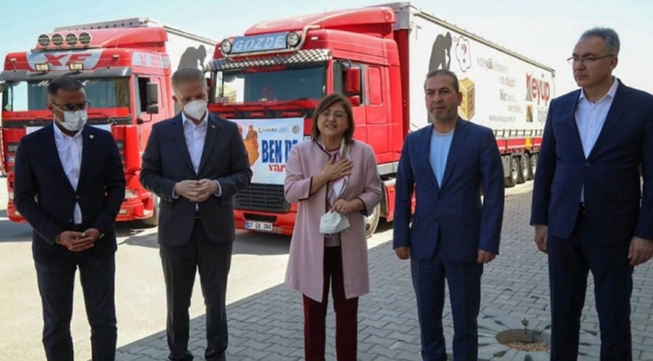 Gaziantep Büyükşehir Belediye Başkanı Şahin, maaşını afetzedelere bağışladı