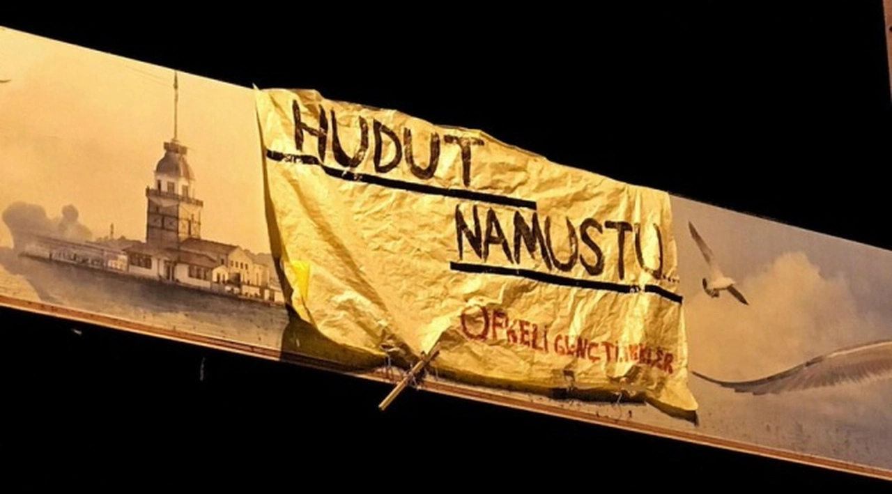 İstanbul'da "Sığınmacı istemiyoruz" pankartı asan 6 genç gözaltına alındı!