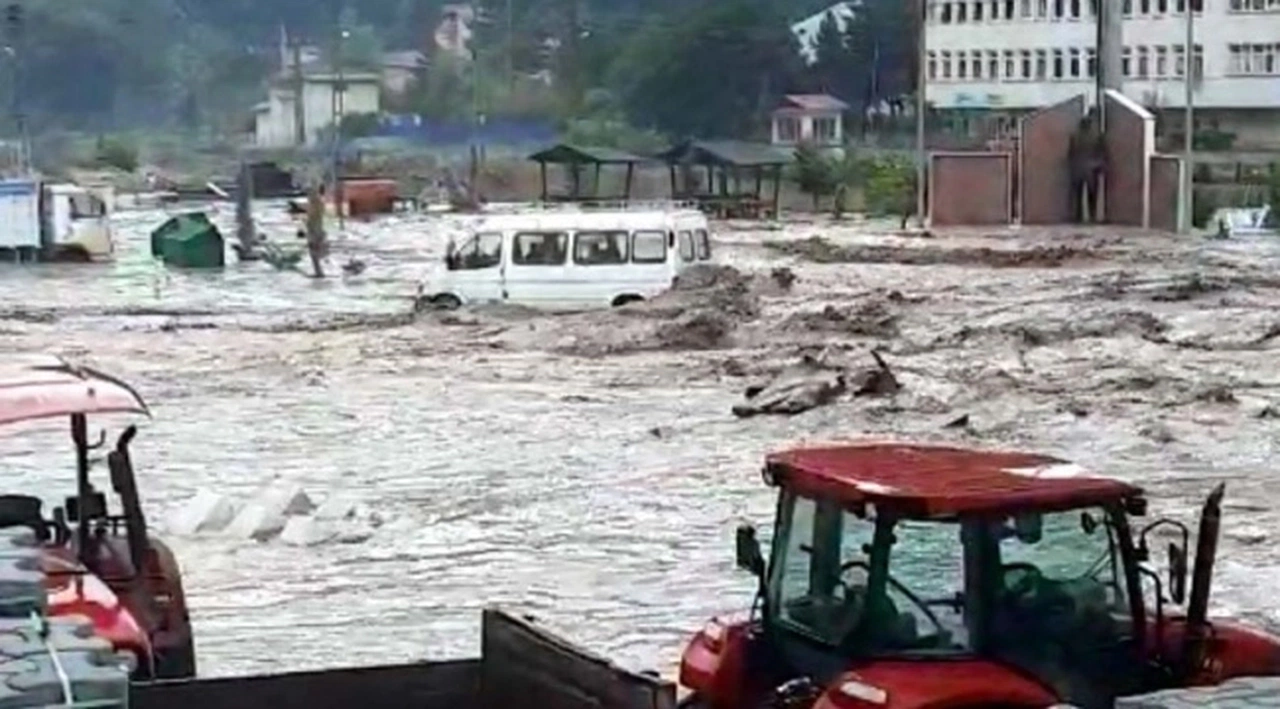 Kastamonu'da sel felaketi nedeniyle yaşamını yitirenlerin sayısı 6'ya yükseldi