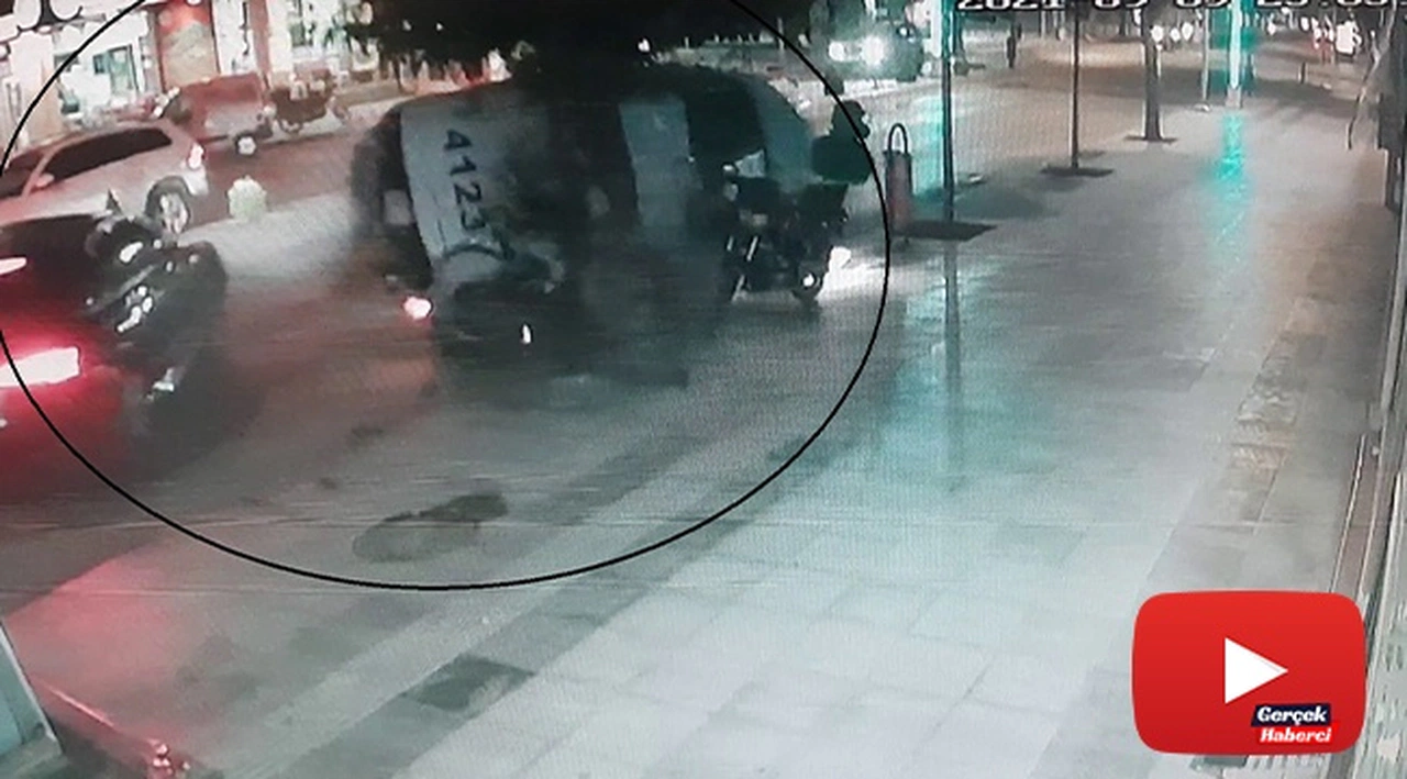 2 polisin yaralandığı kaza güvenlik kamerasında