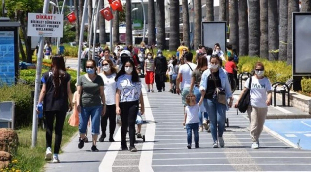 Bakan Koca duyurdu: İzmir'de iki doz koronavirüs aşısı olanların oranı yüzde 75'i geçti