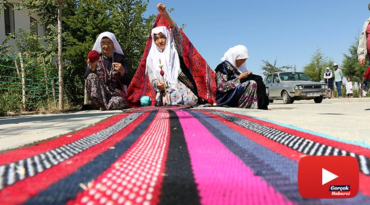 Eski elbiselerden sökülen ipler, Kırgız kadınlarının maharetli ellerinde halı ve kilime dönüşüyor