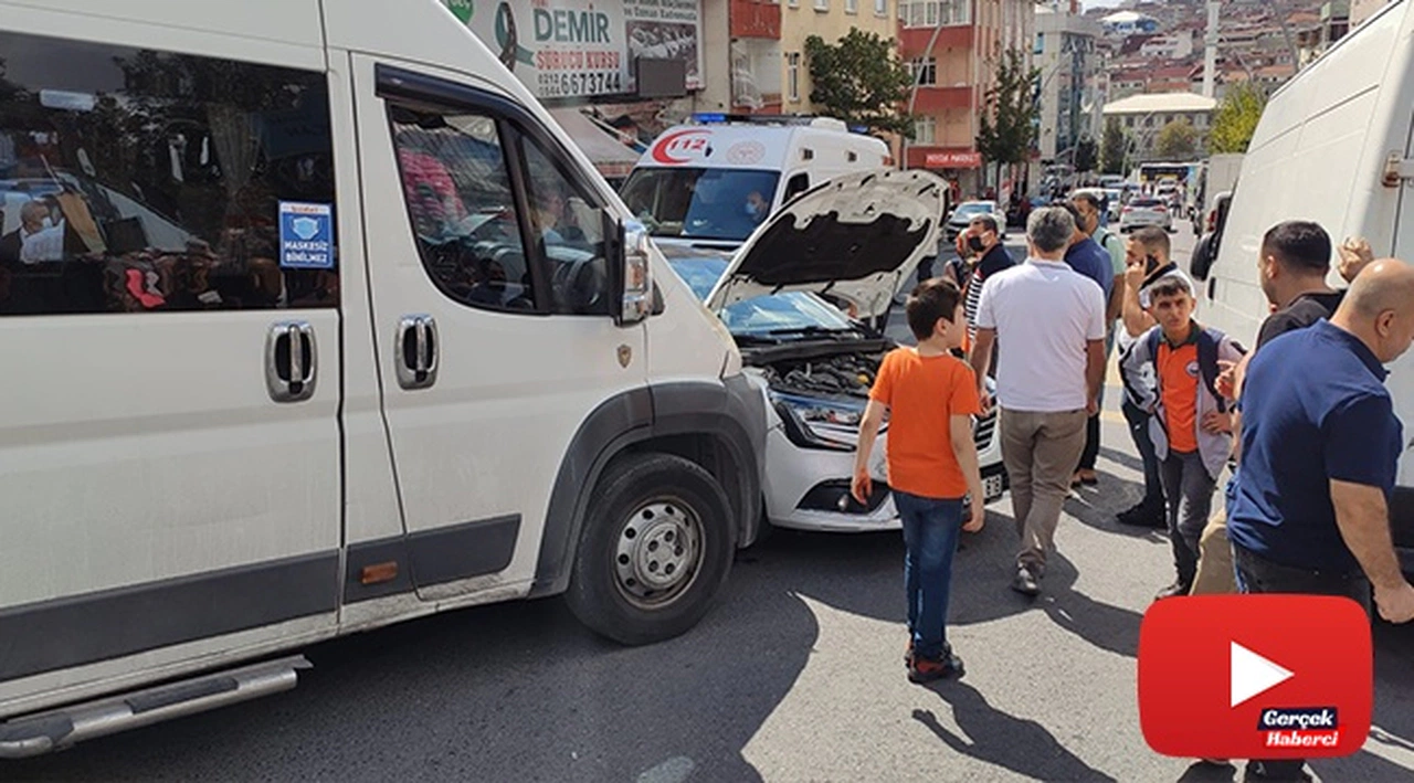 Freni patlayan servis aracı öğrencilerin arasına daldı 4 yaralı