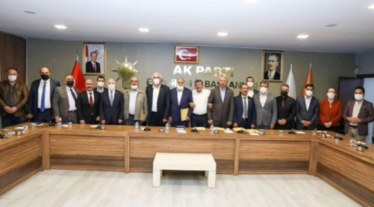 İYİ Parti'den istifa edip AK Parti'ye geçtiler