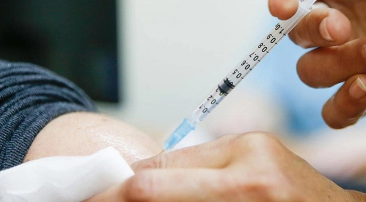 Kovid-19 aşısının üçüncü dozunun ikincisine oranla 10 kat daha fazla antikor ürettiği belirlendi