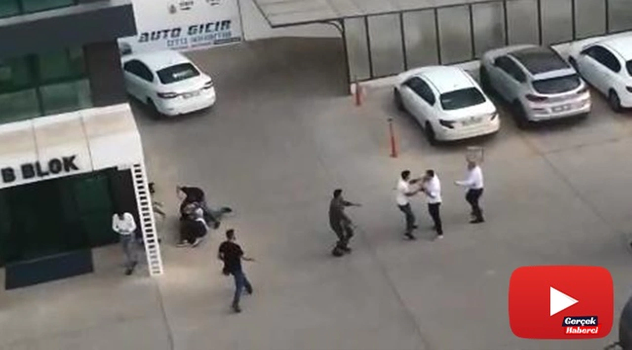 Otoparktaki kavgada kürsüler ve yumruklar havada uçuştu: 3 yaralı
