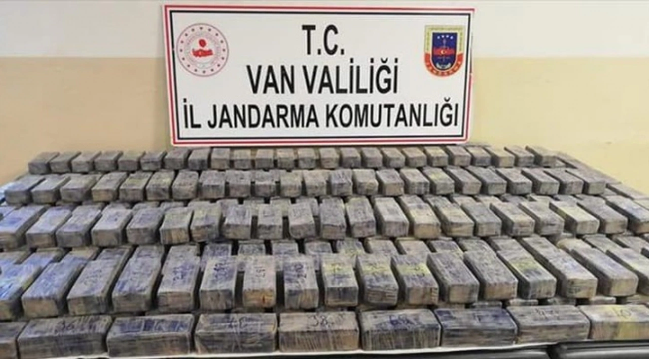 Resmi araç görünümlü kamyonette 150 kilo eroin bulundu