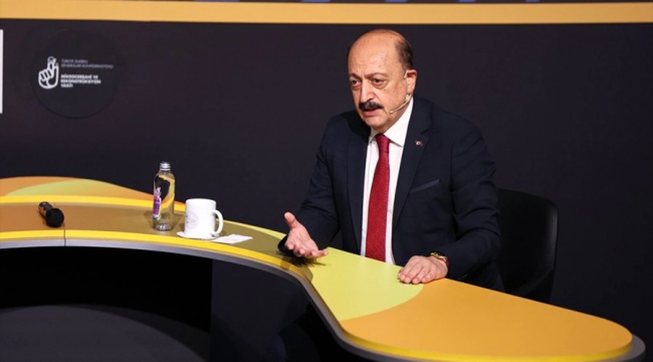 Bakan Bilgin: 'Gençler Türkiye'den kaçmak istiyorlar' diye bakmamak lazım. Gençler dünyayı tanımak istiyorlar