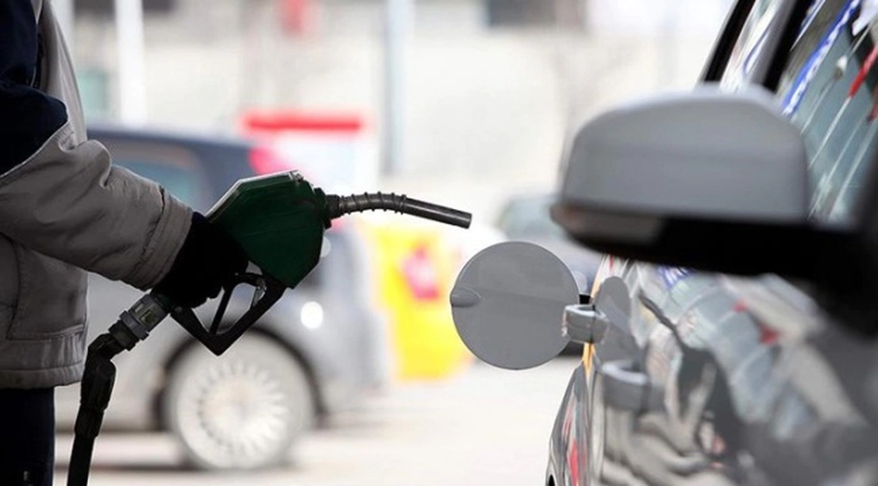 Benzine ve motorine yine zam geliyor