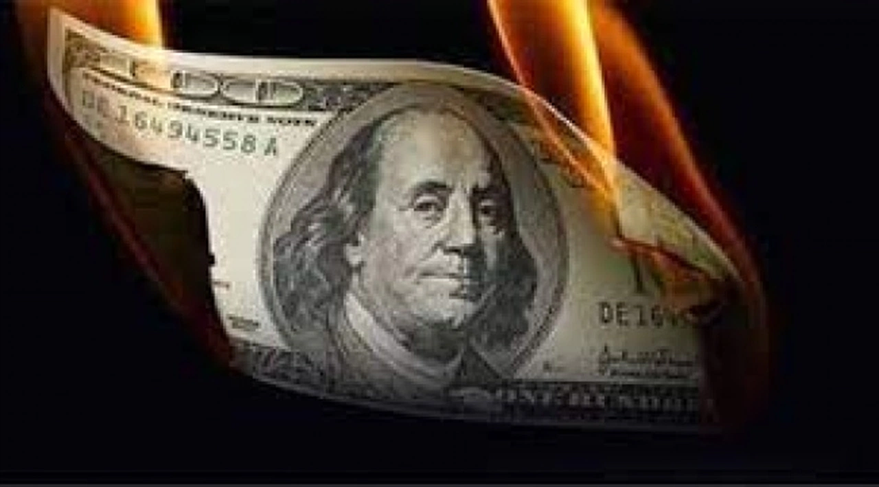 Dolar alev aldı, bir rekor daha
