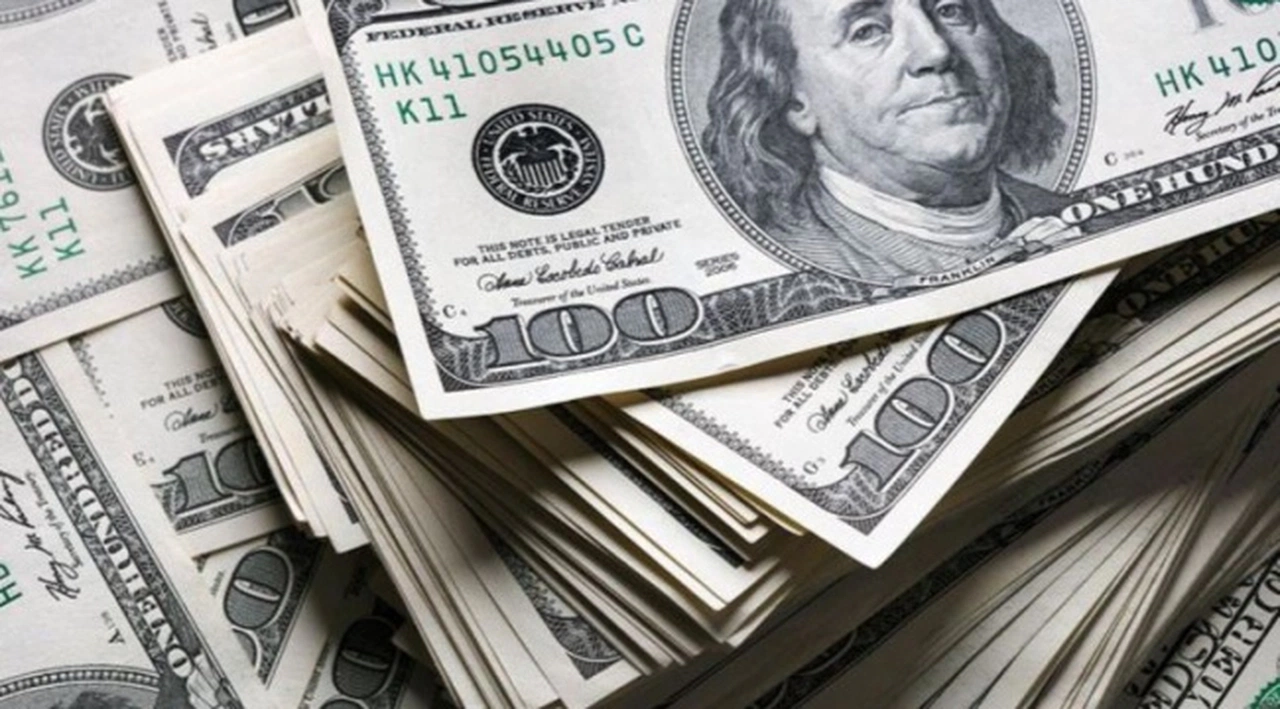 Dolar yeni tarihi zirveye yükseldi