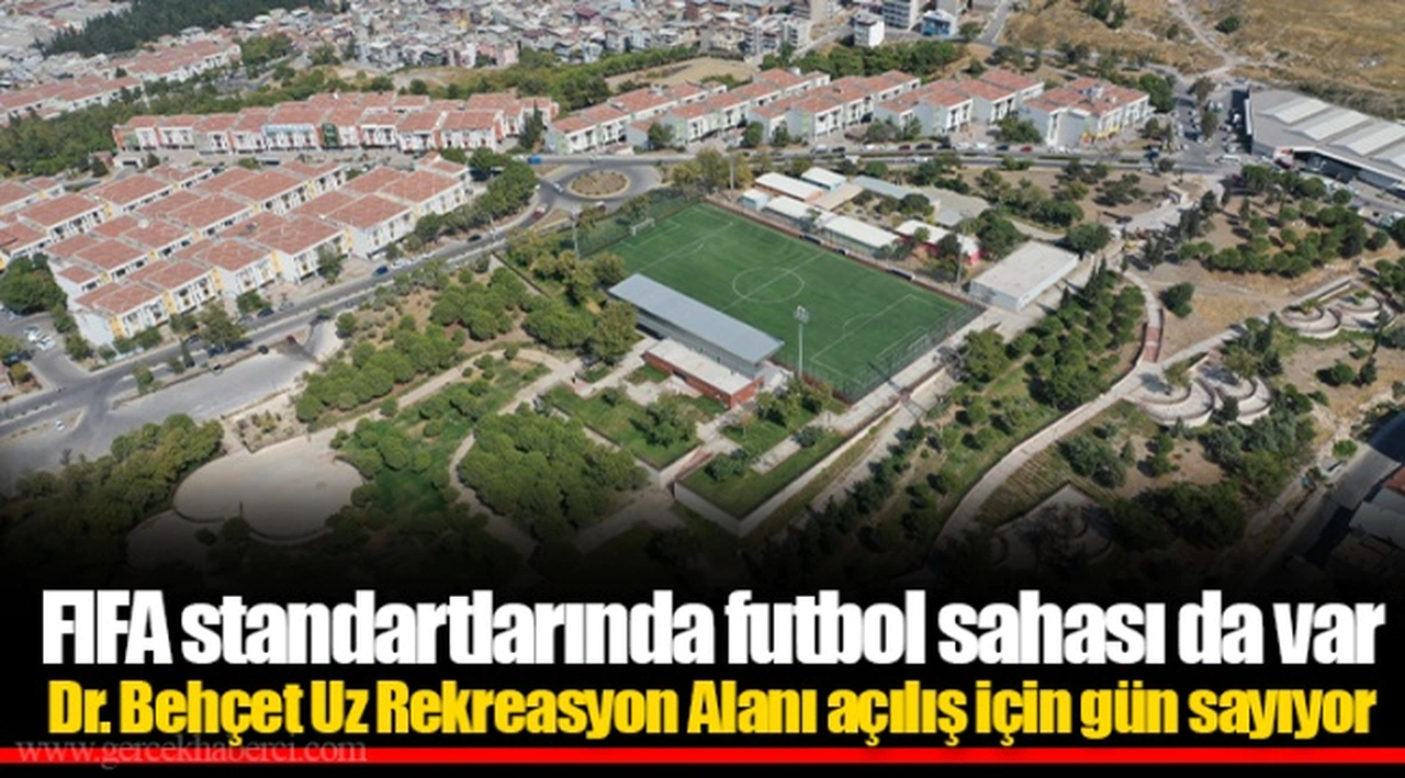 FIFA standartlarında futbol sahası da var