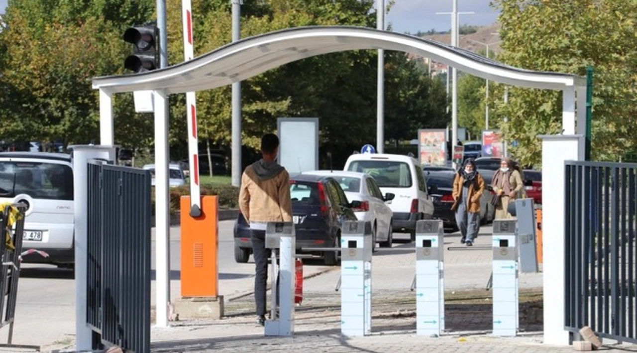 Üniversitede fakülteler arasına ücretli HGS konuluyor: Öğrenci 30, akademisyen 50, dışarıdan gelen 100 lira ödeyecek!