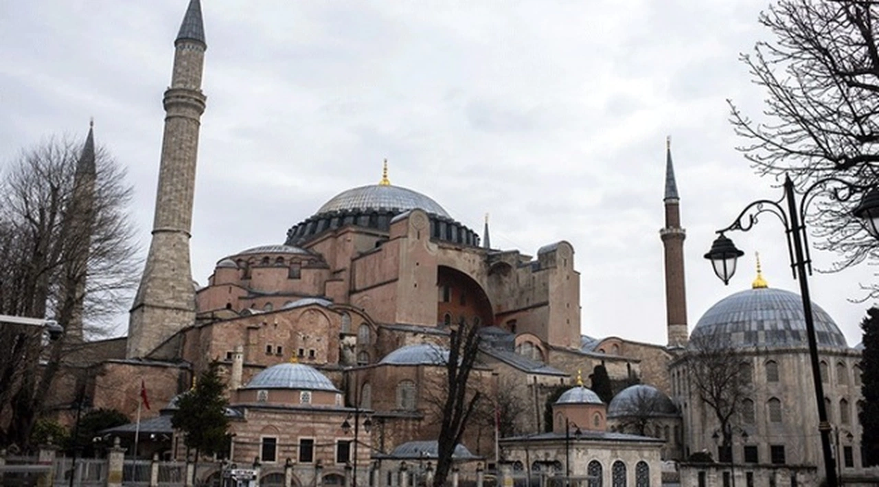 Ayasofya'da Atatürk için mevlit okutma talebi reddedildi: "Demek ki ibadete değil, siyasete açılmış"