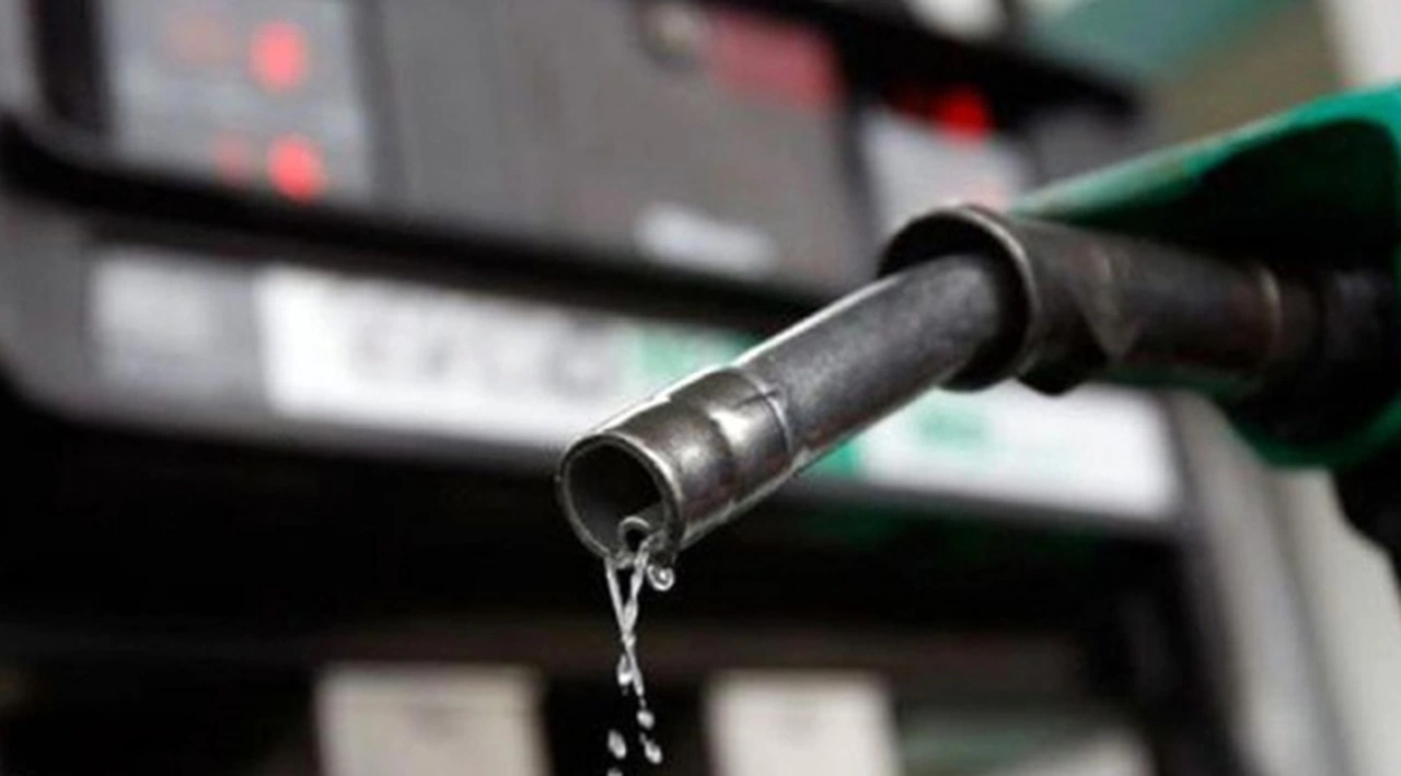 Benzin ve motorine 1 liradan fazla zam geldi