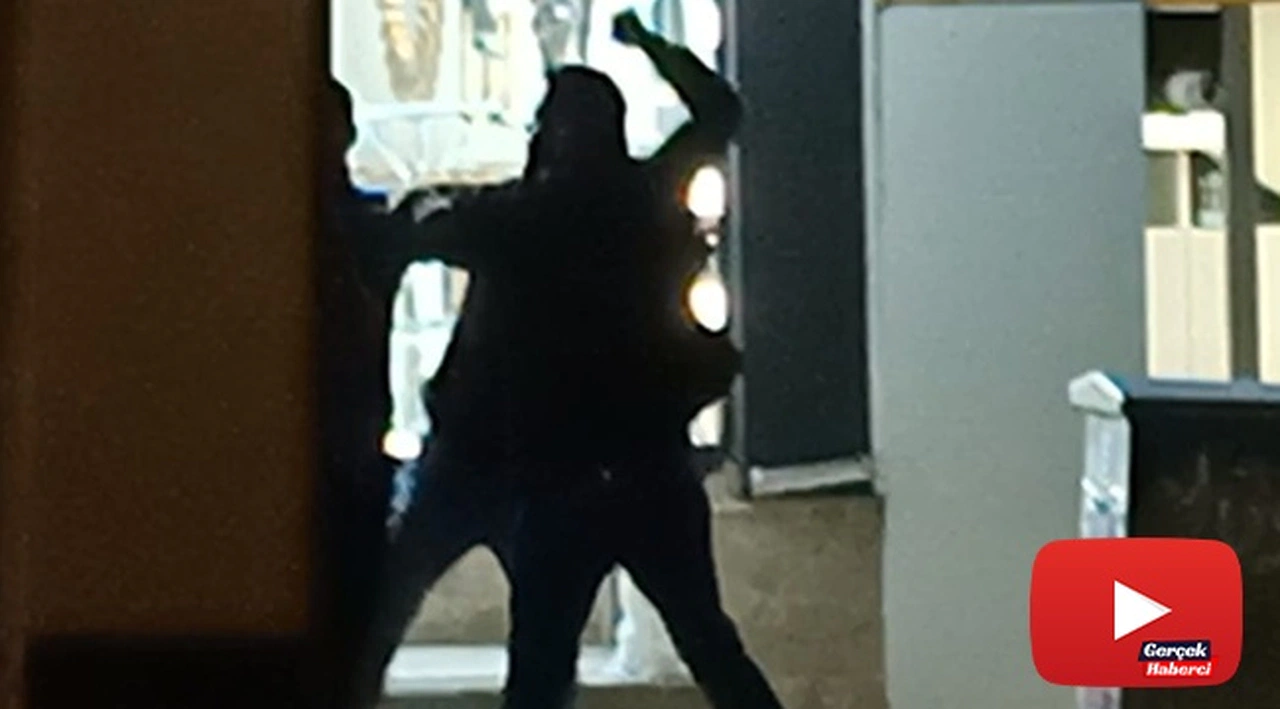 Cadde ortasında yumruk yumruğa kavga ettiler