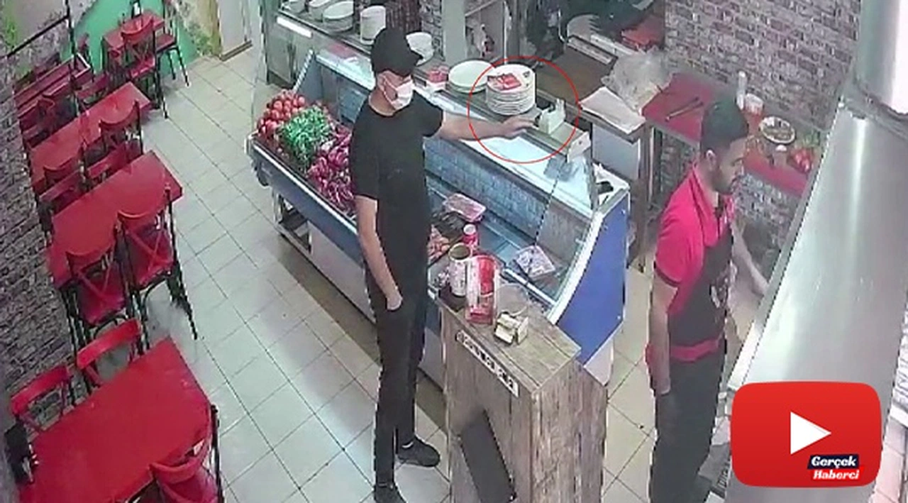 Hırsızlar küçük çocuğun 3 ay para biriktirip satın aldığı telefonunu çaldı