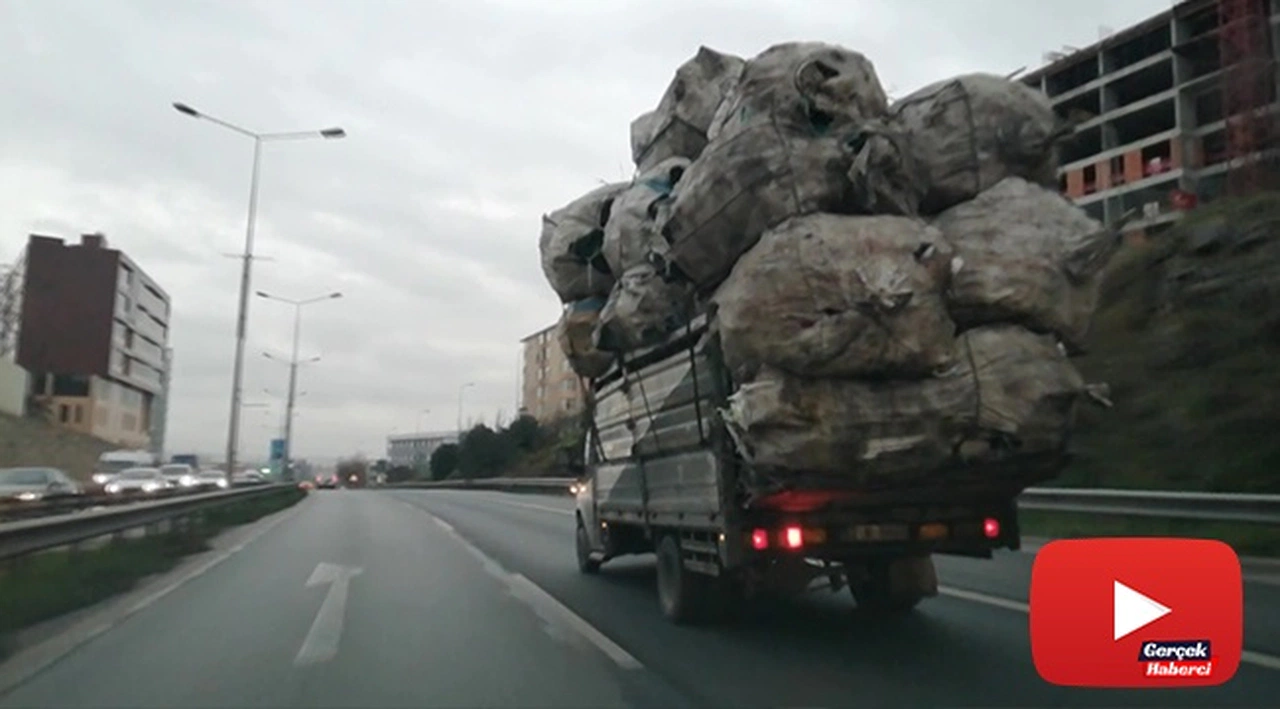 Aşırı yüklü kamyonun E-5 karayolunda ilerlediği anlar kamerada