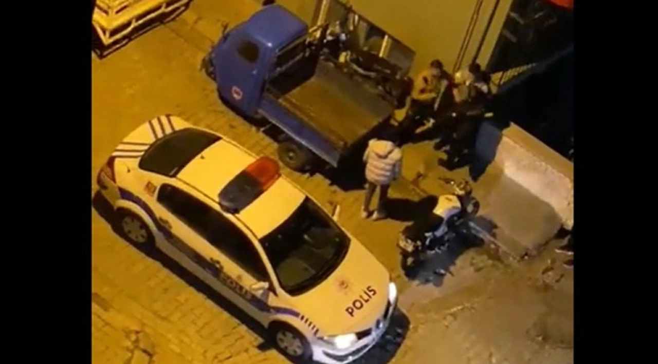 Barış Yarkadaş görüntüleri paylaştı: Bir vatandaşımız yolladı, polis ve bekçi, bir genci tokatlıyor; 'seni öldürürüm' diyor; cürete bakın