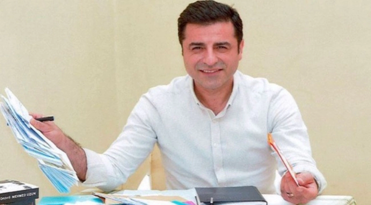 Demirtaş'tan tek kelimelik ekonomi değerlendirmesi: Dolandırıcılık