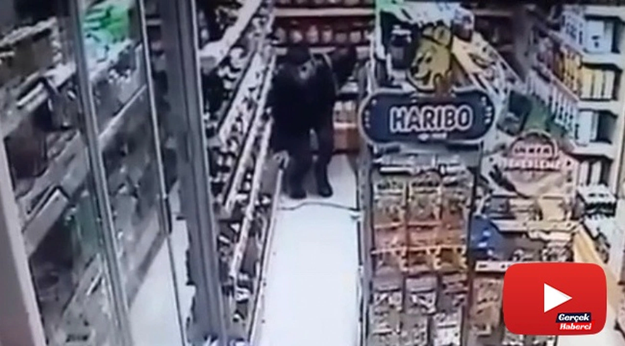 Markete giren hırsız, iş yeri sahibi tarafından sopayla kovalandı