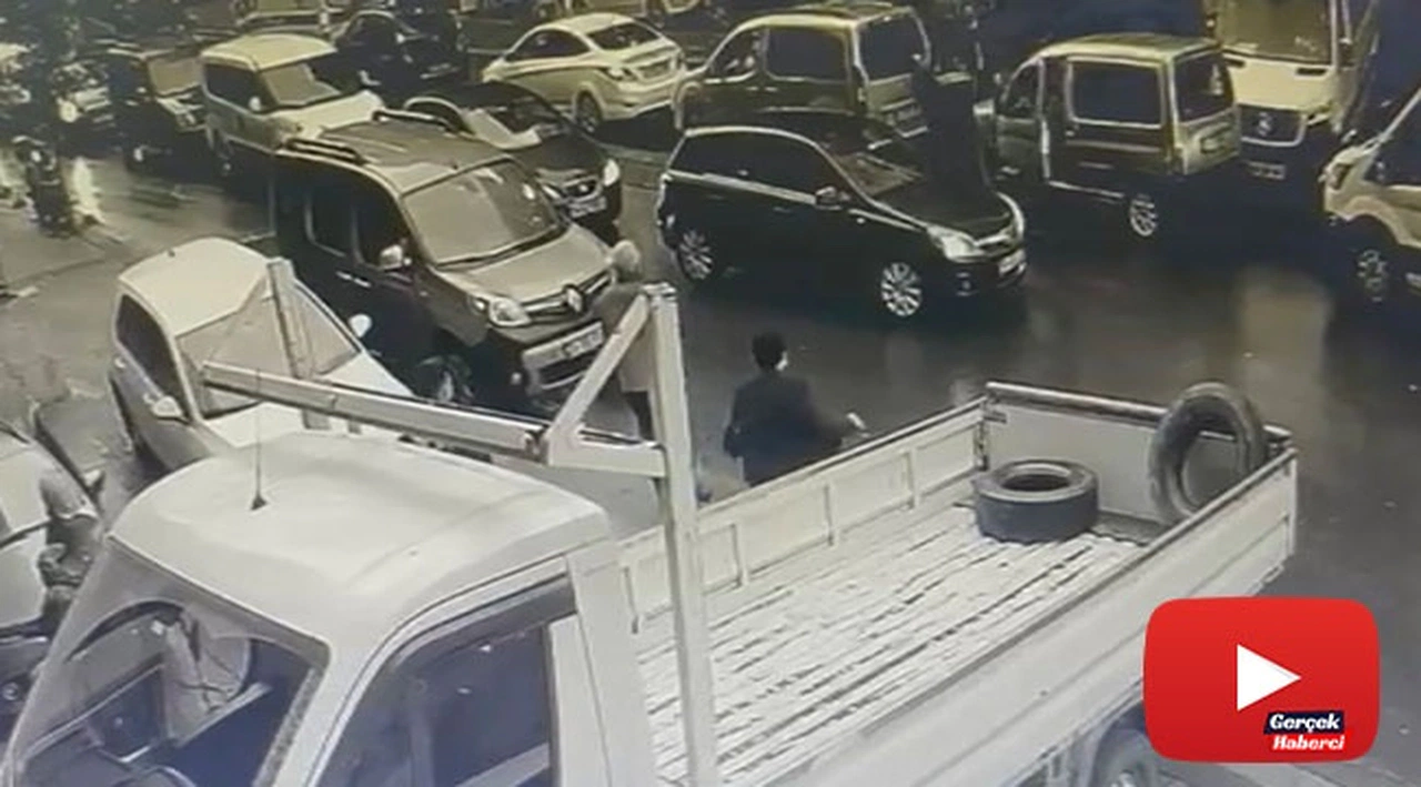 Trafikte yumruklu “yol verme” kavgası kamerada