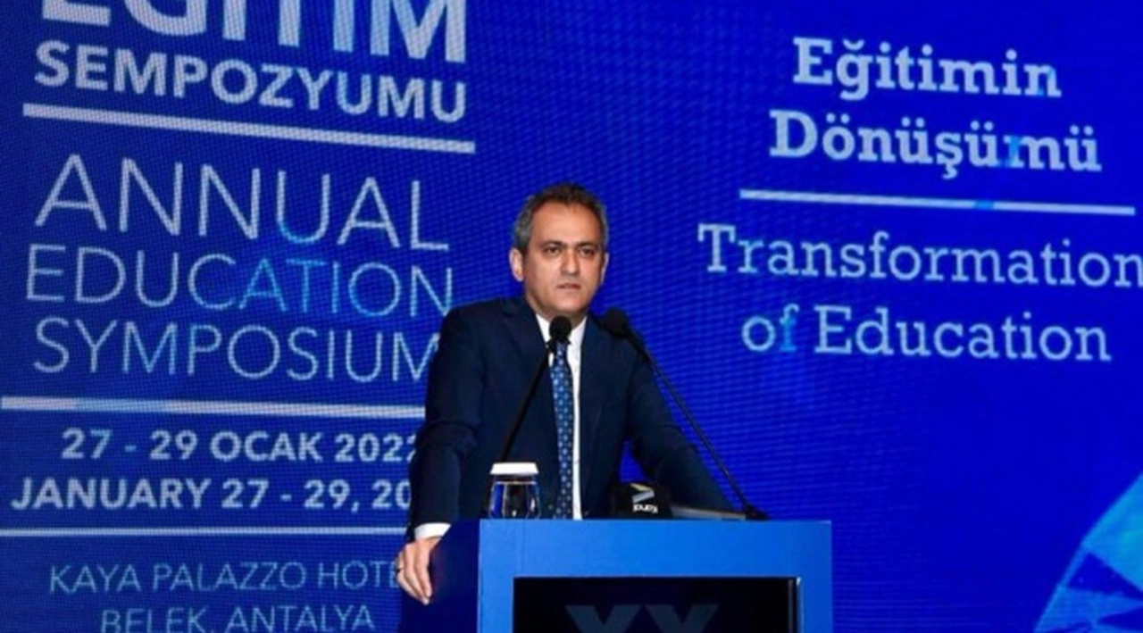 Bakan Özer'den net açıklama: 'Tatil uzamayacak'