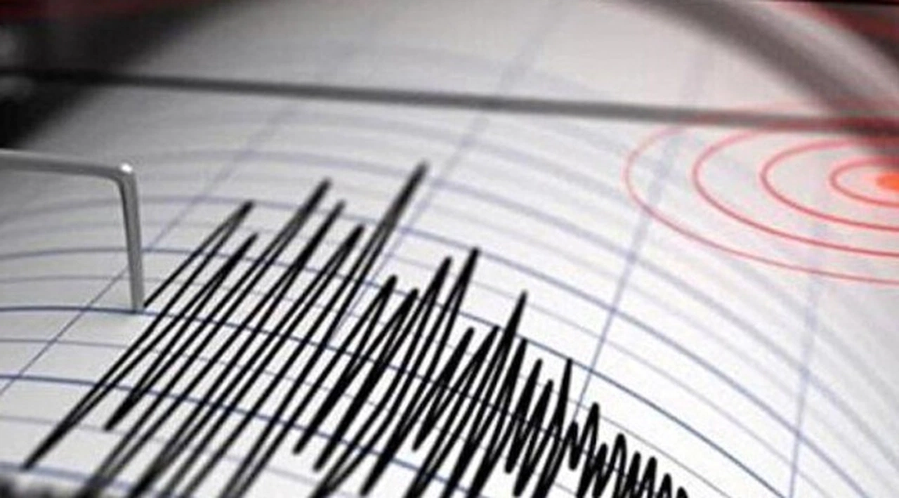 Dursunbey'de 4,7 büyüklüğünde deprem meydana geldi: Deprem pek çok ilde hissedildi