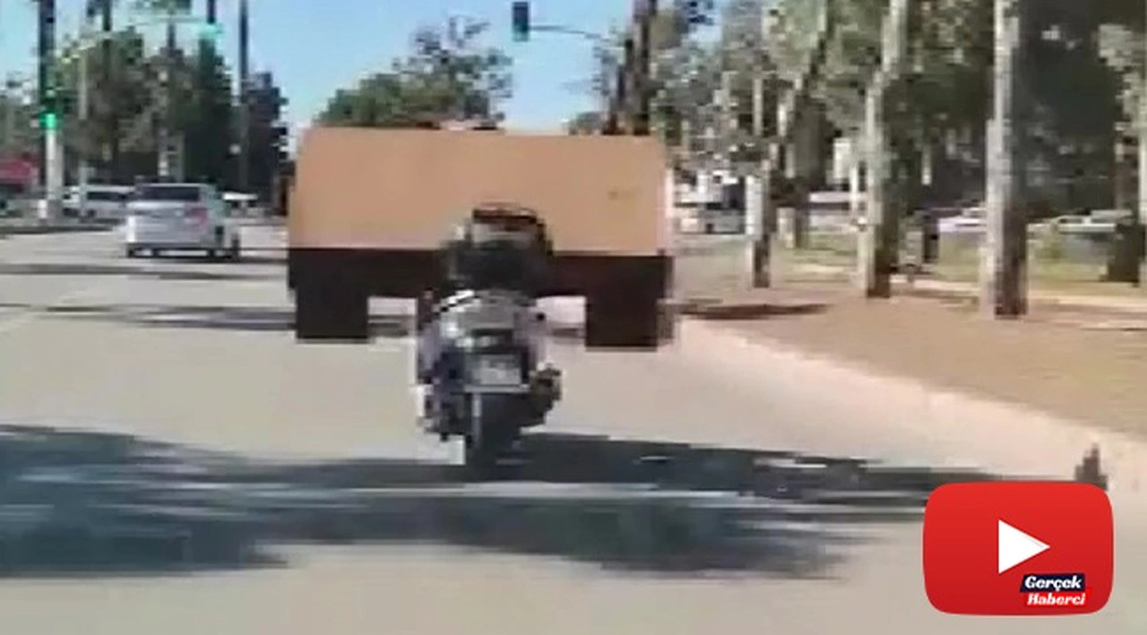 Motosiklet ile masa taşıdı