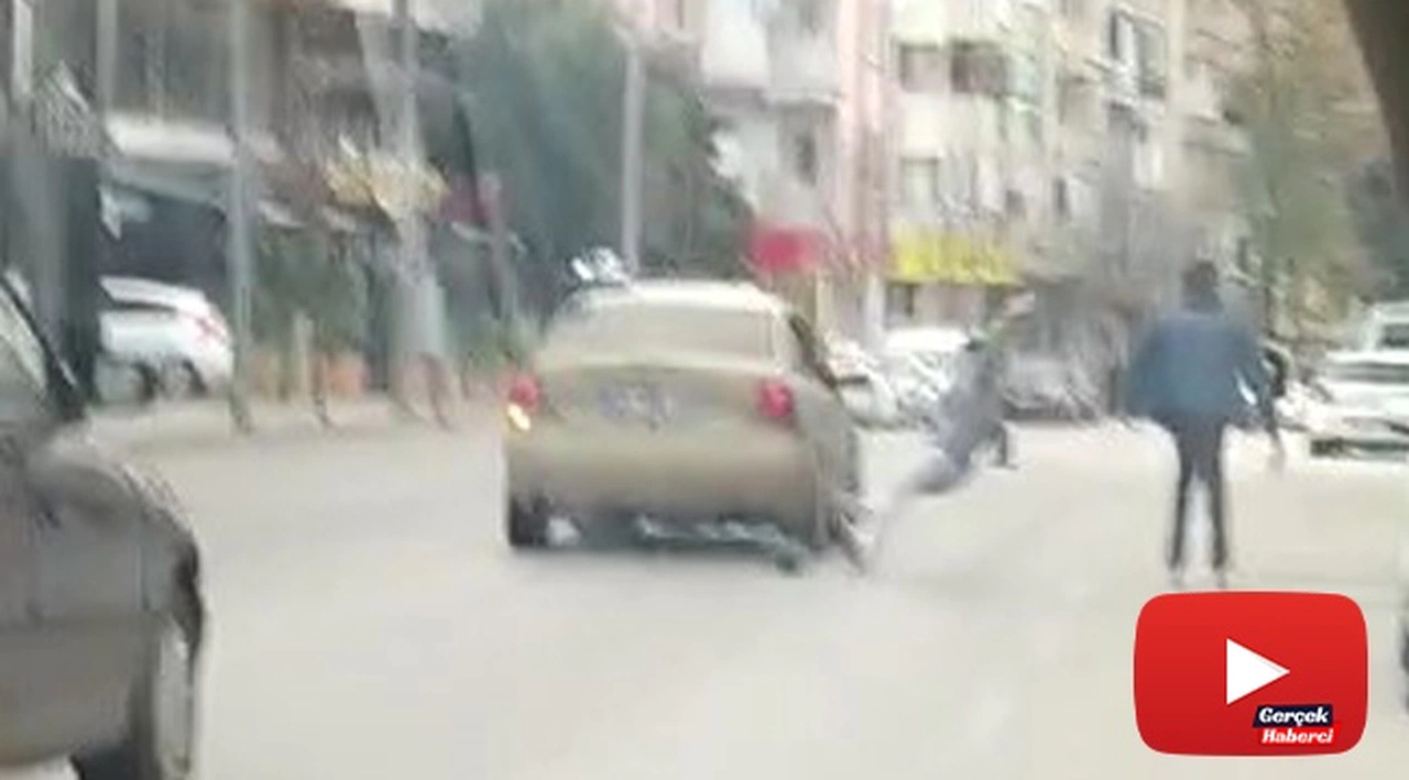 Otomobile tutunan kaykaylı genç az daha canından oluyordu