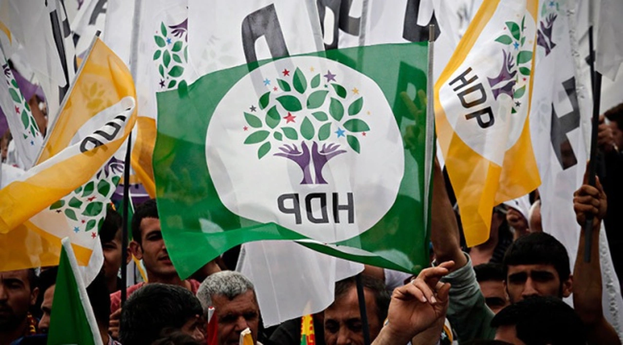 Sabah yazarı: HDP'nin kaderi ile Kürt seçmenin hassasiyetlerini ayırabilmek Cumhur İttifakı açısından kritik konu