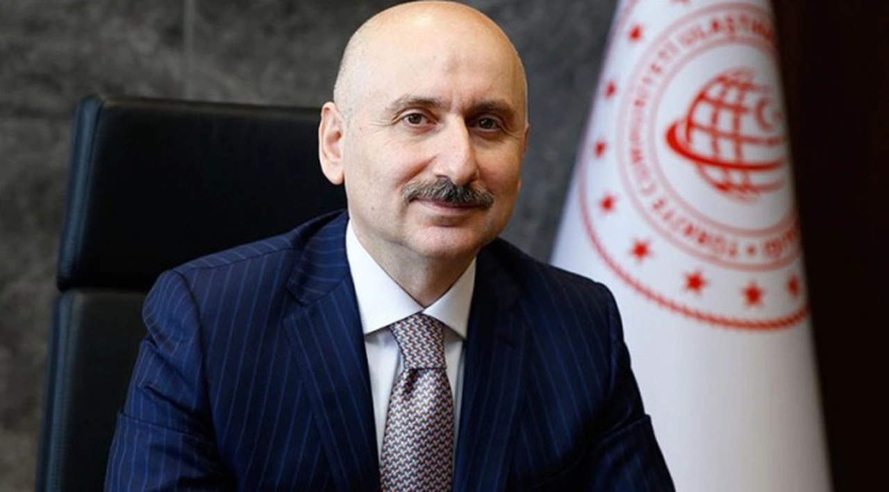 Sözcü yazarından Bakan Karaismailoğlu'na: Sayın Bakan! Ne demek yıkılacaktı? Koyun muyuz!