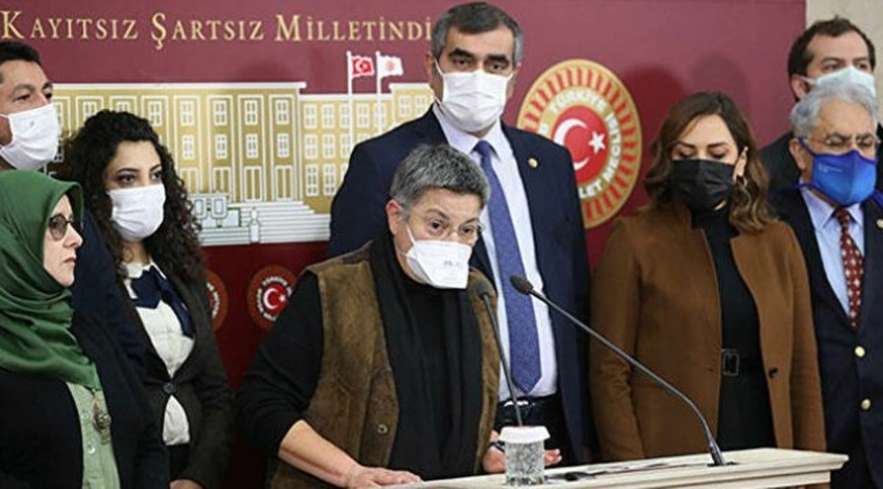 TTB Başkanı Fincancı: Haklarımızı alıncaya kadar aciller dışında tüm sağlık sistemi durdurulabilir