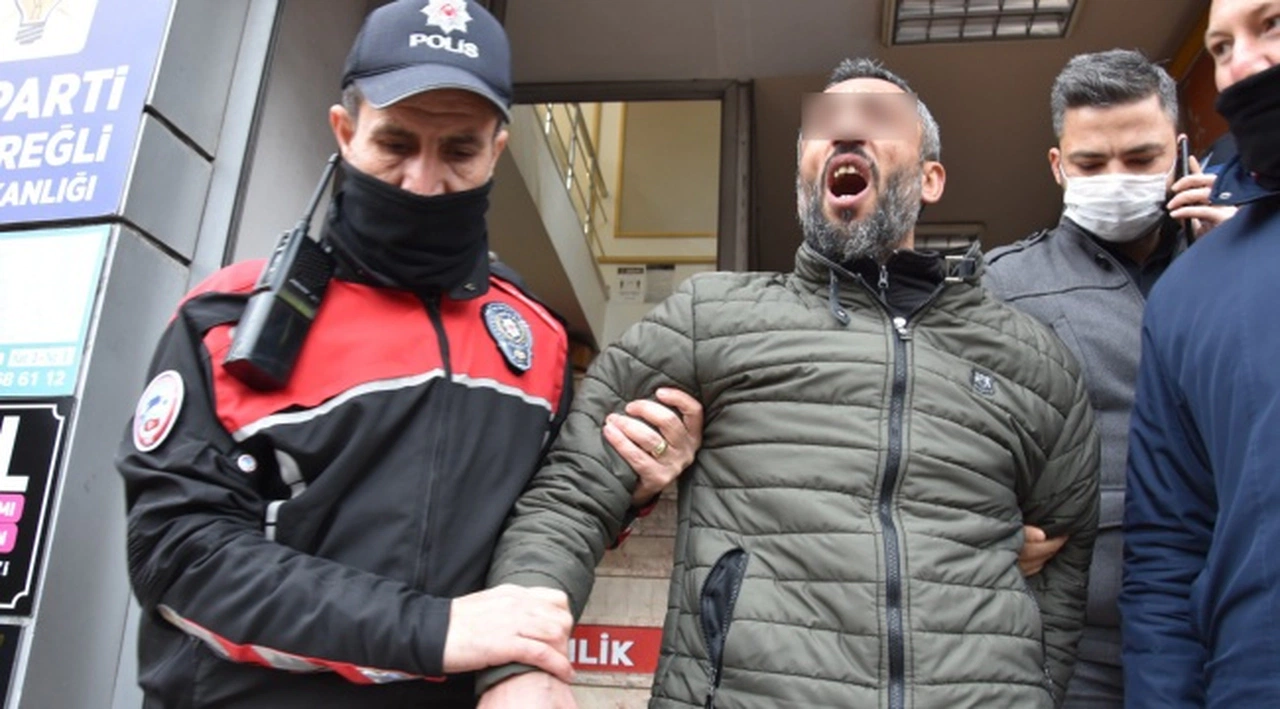 Çatıya çıkıp Cumhurbaşkanı'na hakaret eden zanlı gözaltına alındı