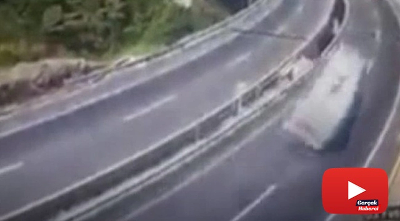 Kolombiya'da yolcu otobüsü devrildi: 6 ölü, 24 yaralı