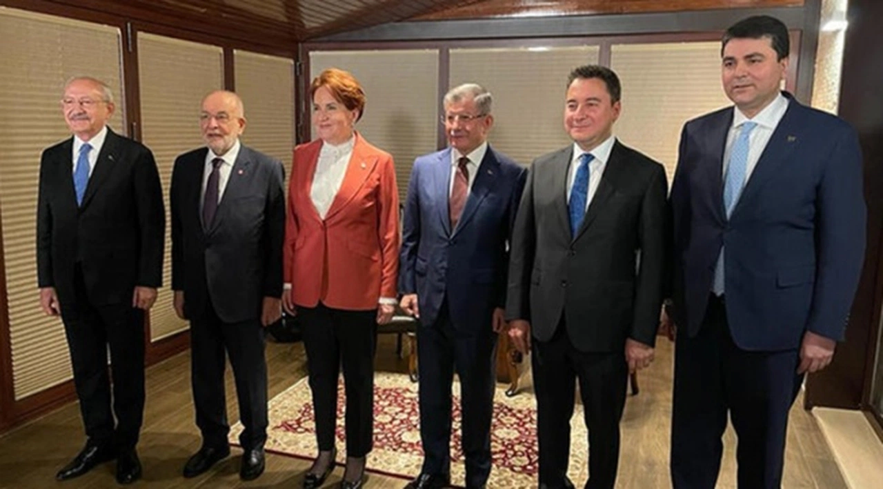 "Liderler Zirvesi" bildirisi: Islak imzalı hâlini genel başkanlar anı olarak aldı