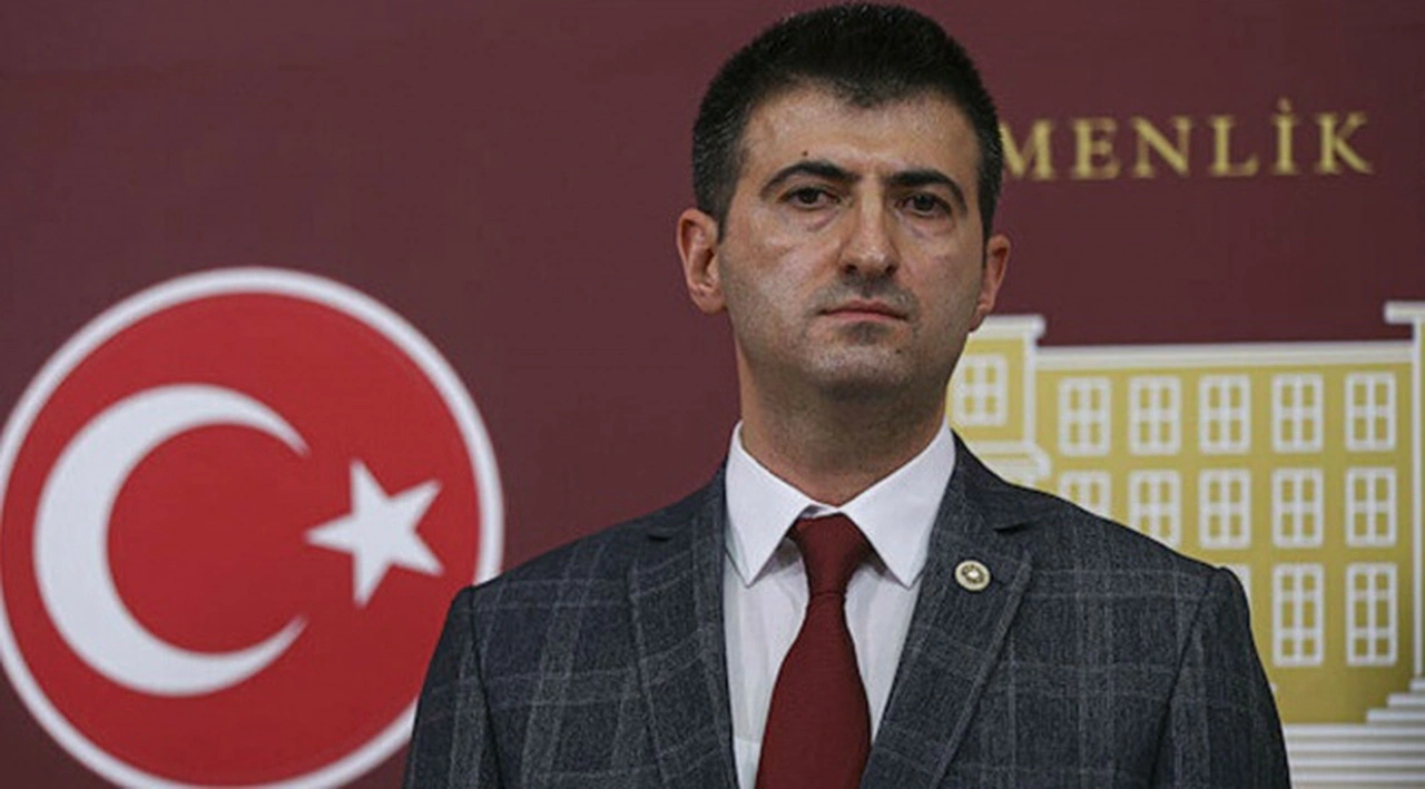 Mehmet Ali Çelebi kurucusu olduğu Memleket Partisi'nden istifa etti