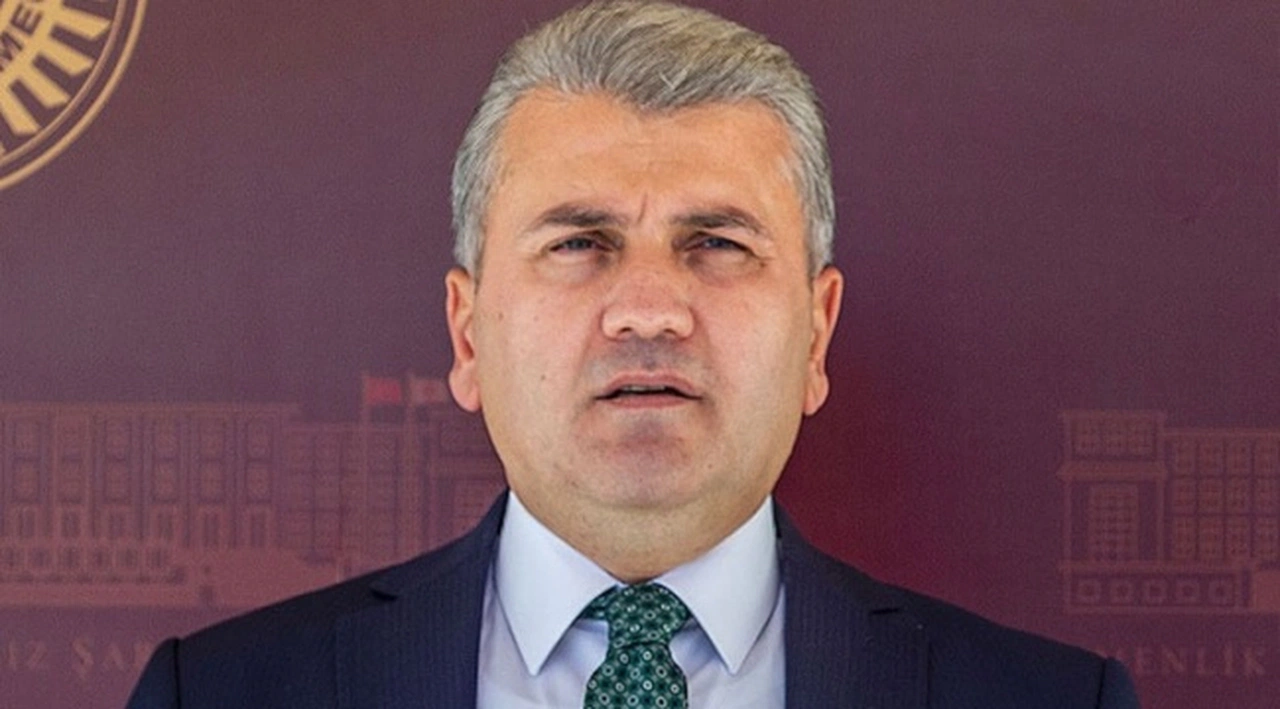 AK Partili milletvekili Mustafa Canbey trafik kazası geçirdi
